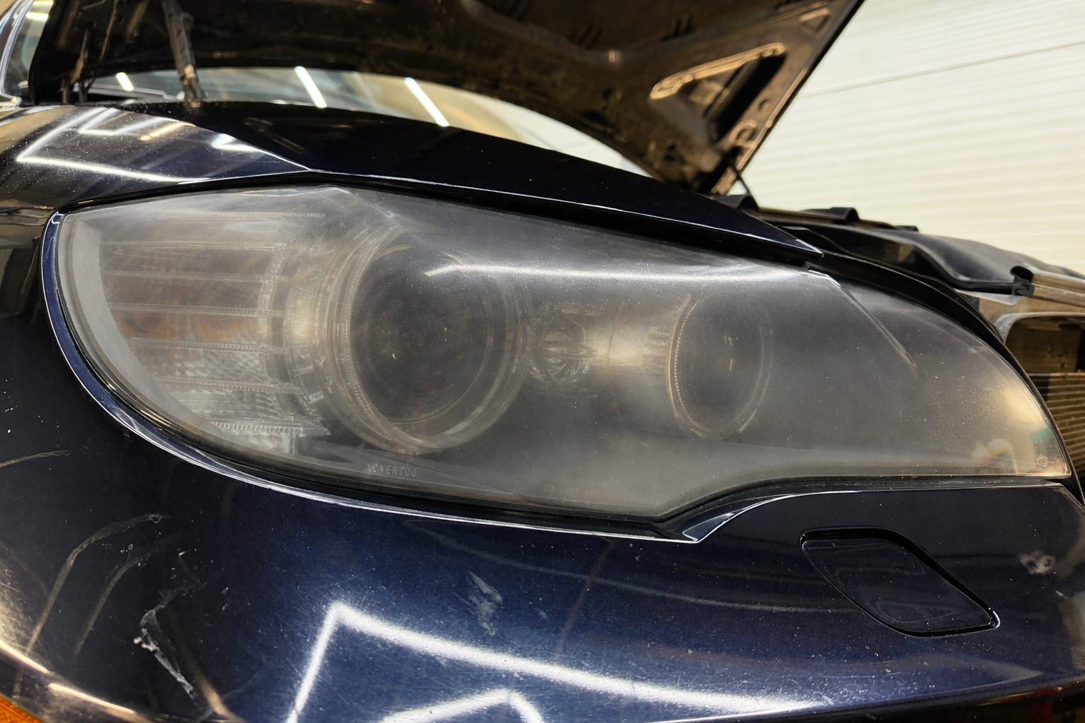 Caurspīdīgi lukturi pēc pulēšanas un aizsardzības