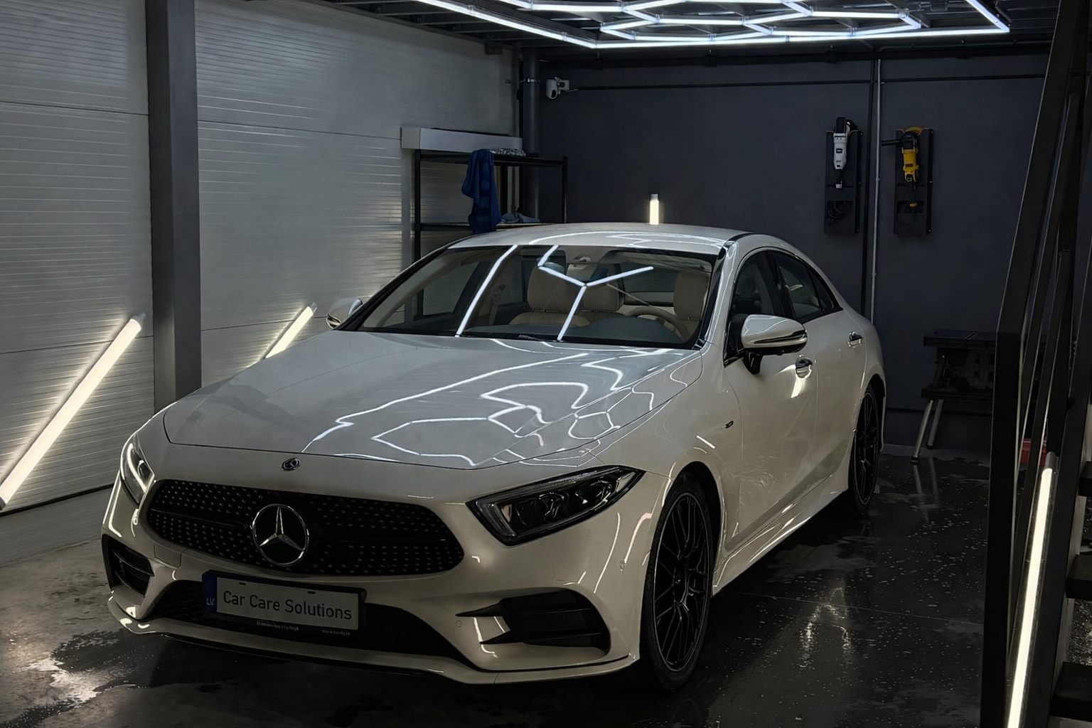 Auto ar tonētiem stikliem Rīgā